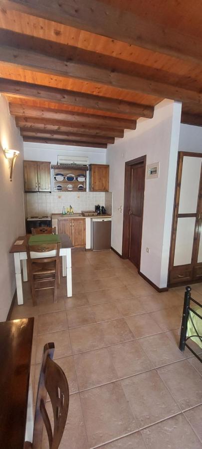 Appartamento Ο Μπαξεσ Livadi  Esterno foto
